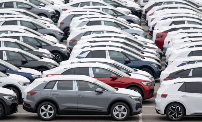 Koliko Se Za Kupovinu Polovnog Automobila Mora Raditi U Crnoj