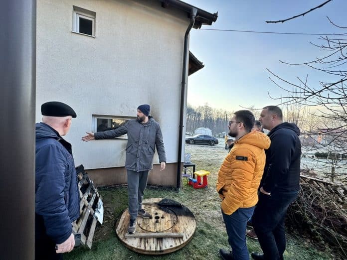 Na Kucu Vijecnika U Kalesiji Bacen Molotovljev Koktel
