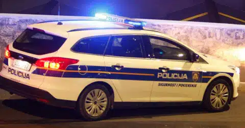 Nevjerojatno: Mercedes bježao policiji brzinom i do 170 km/h. Vozila Nevjerojatno Mercedes Bjezao Policiji Brzinom I Do 170 Kmh Vozila
