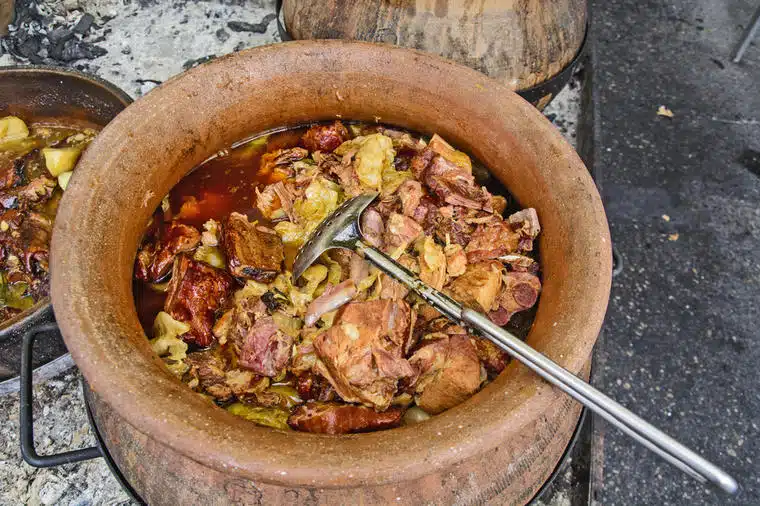 SAVRŠEN ZIMSKI RUČAK Kiseli kupus sa mljevenim mesem i pavlakom