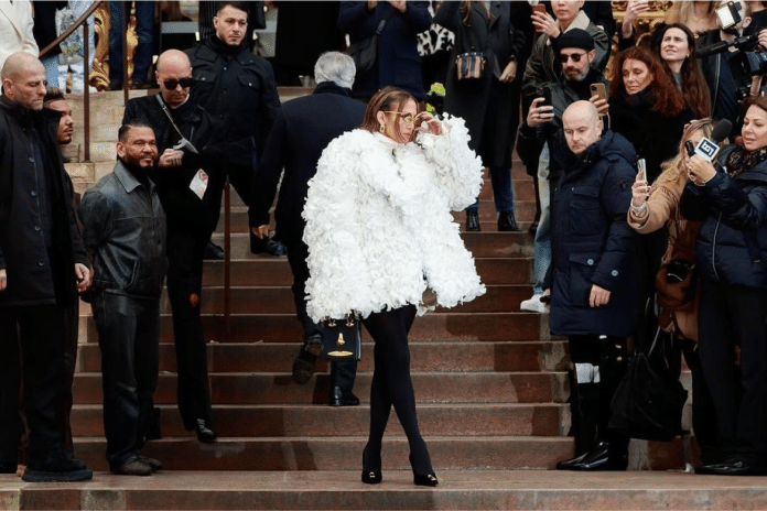 Sedmica Mode U Parizu Jennifer Lopez U Kaputu Od 7000