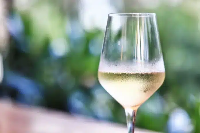 Sommelier Otkrio Genijalan Trik Za Hladenje Vina U Tri Minute