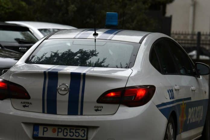 Ubio Suprugu I Sina Pa Izvrsio Samoubojstvo Kcerka Se Spasila