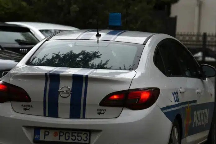 Ubio Suprugu I Sina Pa Izvrsio Samoubojstvo Kcerka Se Spasila