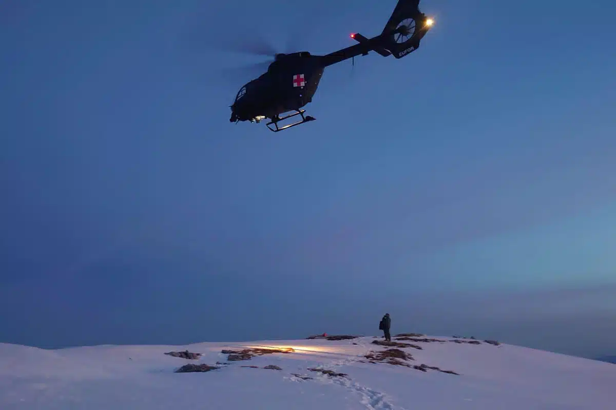 DVA NJEMAČKA DRŽAVLJANINA SPAŠENA SA MAGLIĆA: EUFOR DIGAO HELIKOPTER