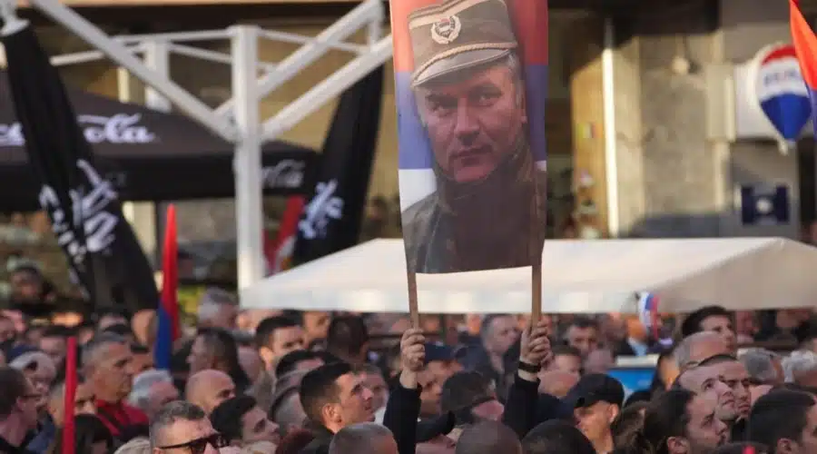 ANDREJ NIKOLAIDIS O REZOLUCIJI: “Ne, Srbi nisu genocidan narod. Da, u Srebrenici je počinjen genocid”