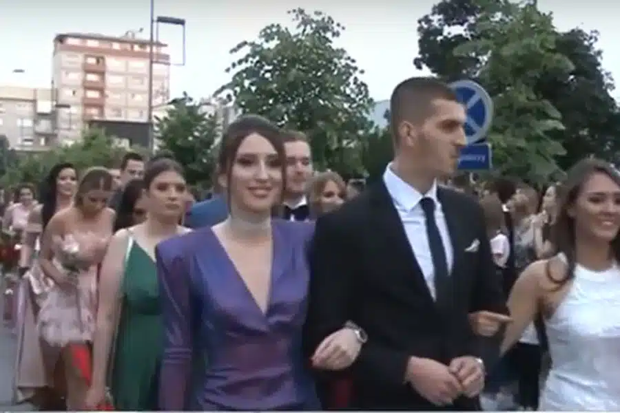 CIJENE LETE U NEBO: Drastično poskupjele mature i maturske ekskurzije, samo odijelo košta…