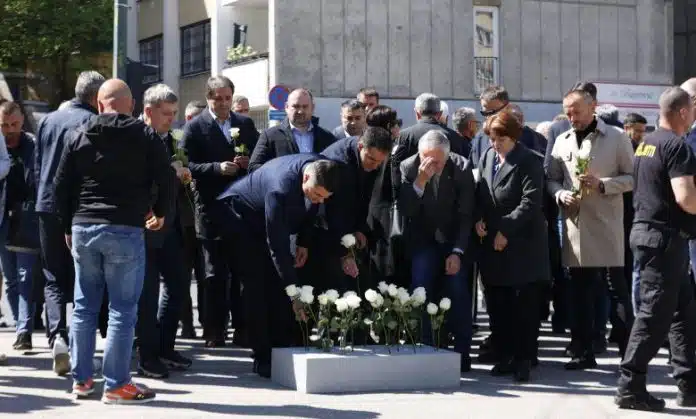 DNEVNIK TVSA/Delegacija RS-a odala počast poginulim pripadnicima JNA u nekadašnjoj Dnevnik Tvsadelegacija Rs A Odala Pocast Poginulim Pripadnicima Jna U Nekadasnjoj
