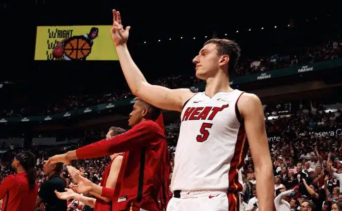 Nba Igra Miami Sprzio Chicago Pelicansi Bolji Od Sacramenta Video