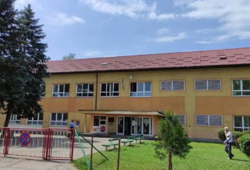 POTUKLE SE UČENICE BANJALUČKE TEHNOLOŠKE ŠKOLE: INTERVENIRALA HITNA POMOĆ
