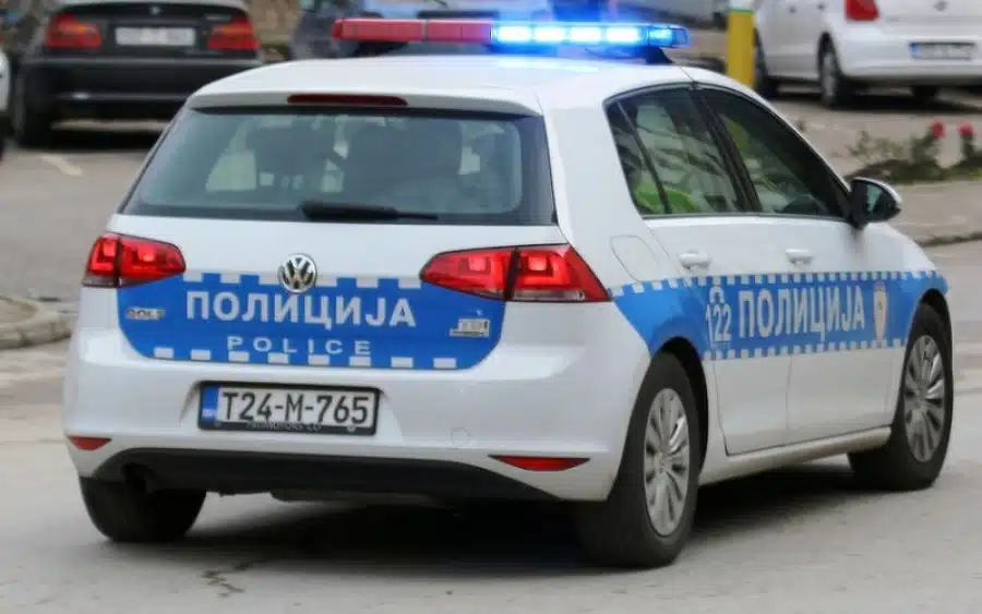 RODITELJI UZNEMIRENI, SLUČAJ ISTRAŽUJE POLICIJA: CRNI GOLF PRESREĆE DJECU U BANJOJ LUCI?
