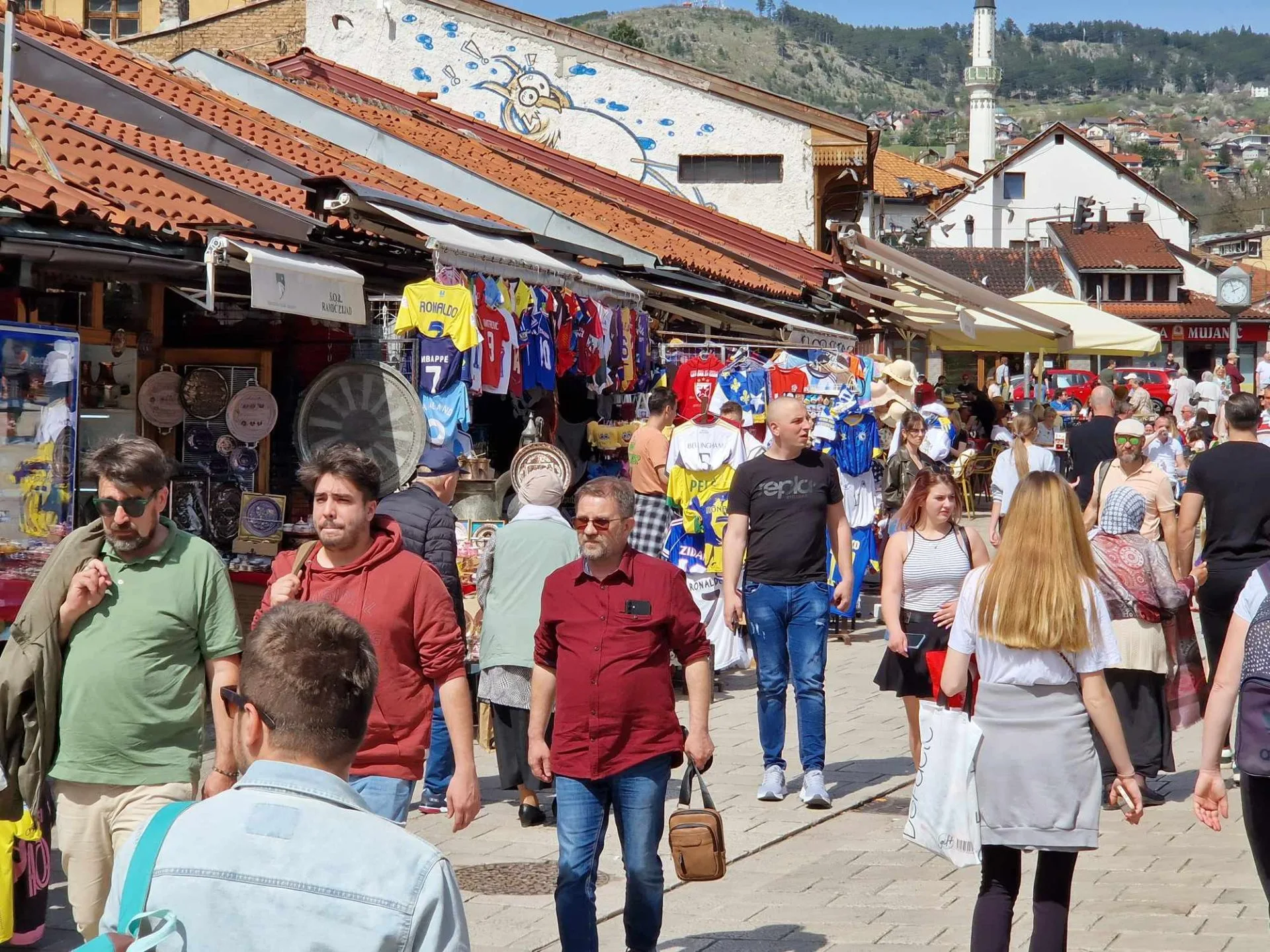 ISTRAŽIVANJE POKAZALO: EVO KOME NAJVIŠE VJERUJU GRAĐANI BIH