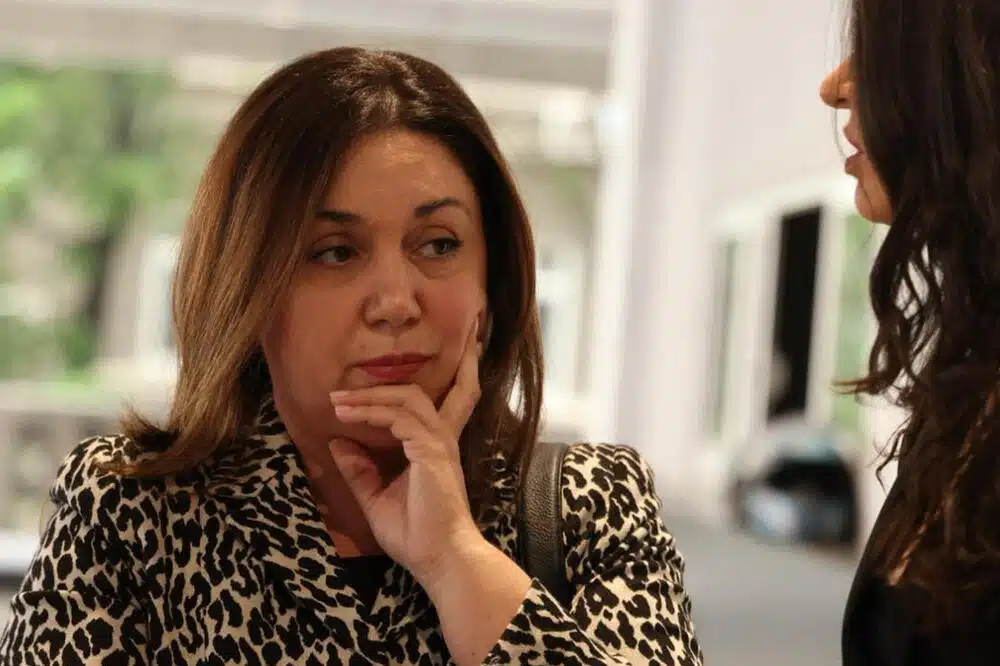 Arogantna odbrana majke Koste Kecmanovića: “ZANIMA VAS OTKUD MOJ DNK NA ČAHURI? PUSTITE MAŠTI NA VOLJU”