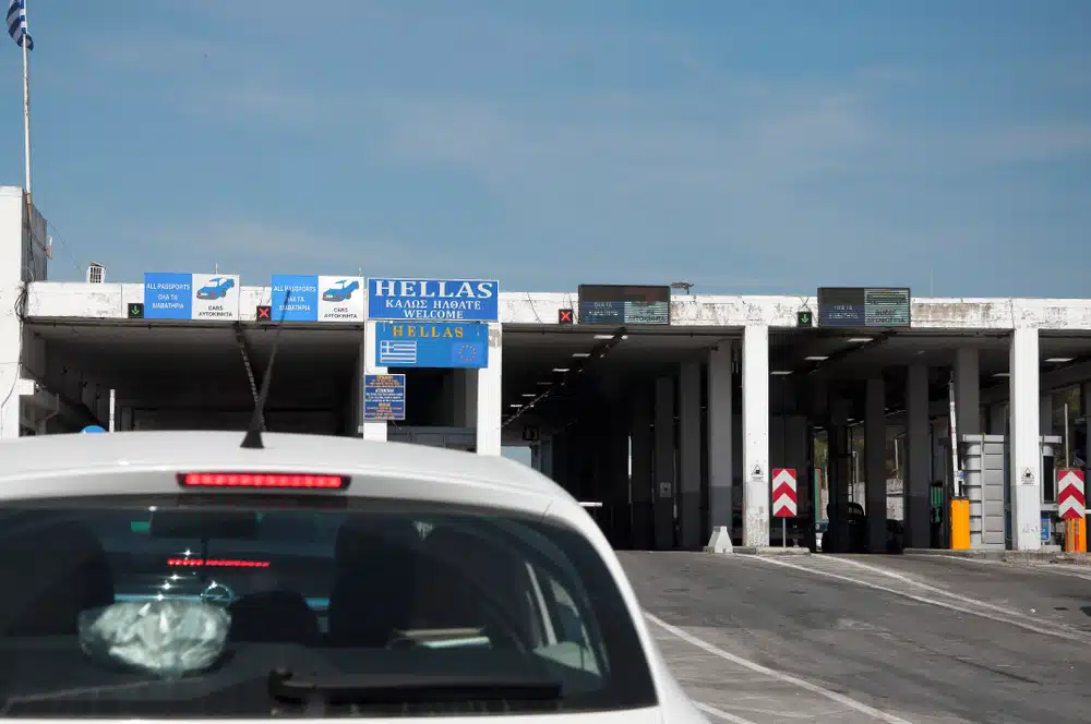 Grčka ima kaznu od 1500 eura za pušenje u autu: O ove dvije stvari ovisi hoće li vam oduzeti prometnu