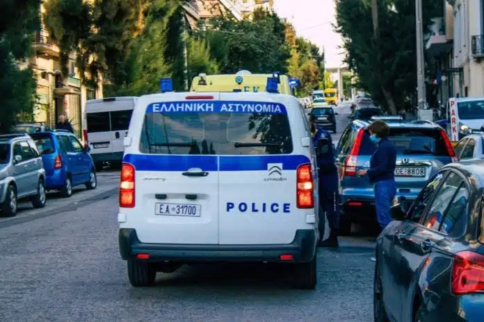 Horor U Grckoj Muskarac Likvidiran Pred Suprugom I Djetetom