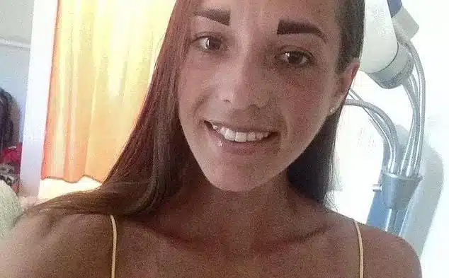 Nastavnica 30 Dok Je Cekala Sudenje Za Seks S Ucenikom