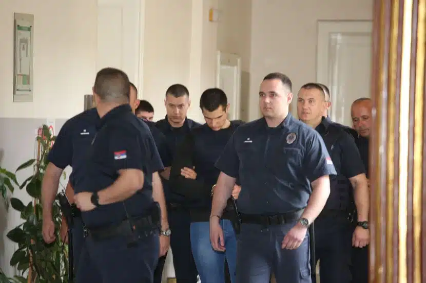 Nered na suđenju za masakr kod Mladenovca: Roditelji žrtava napali ubicu Blažića