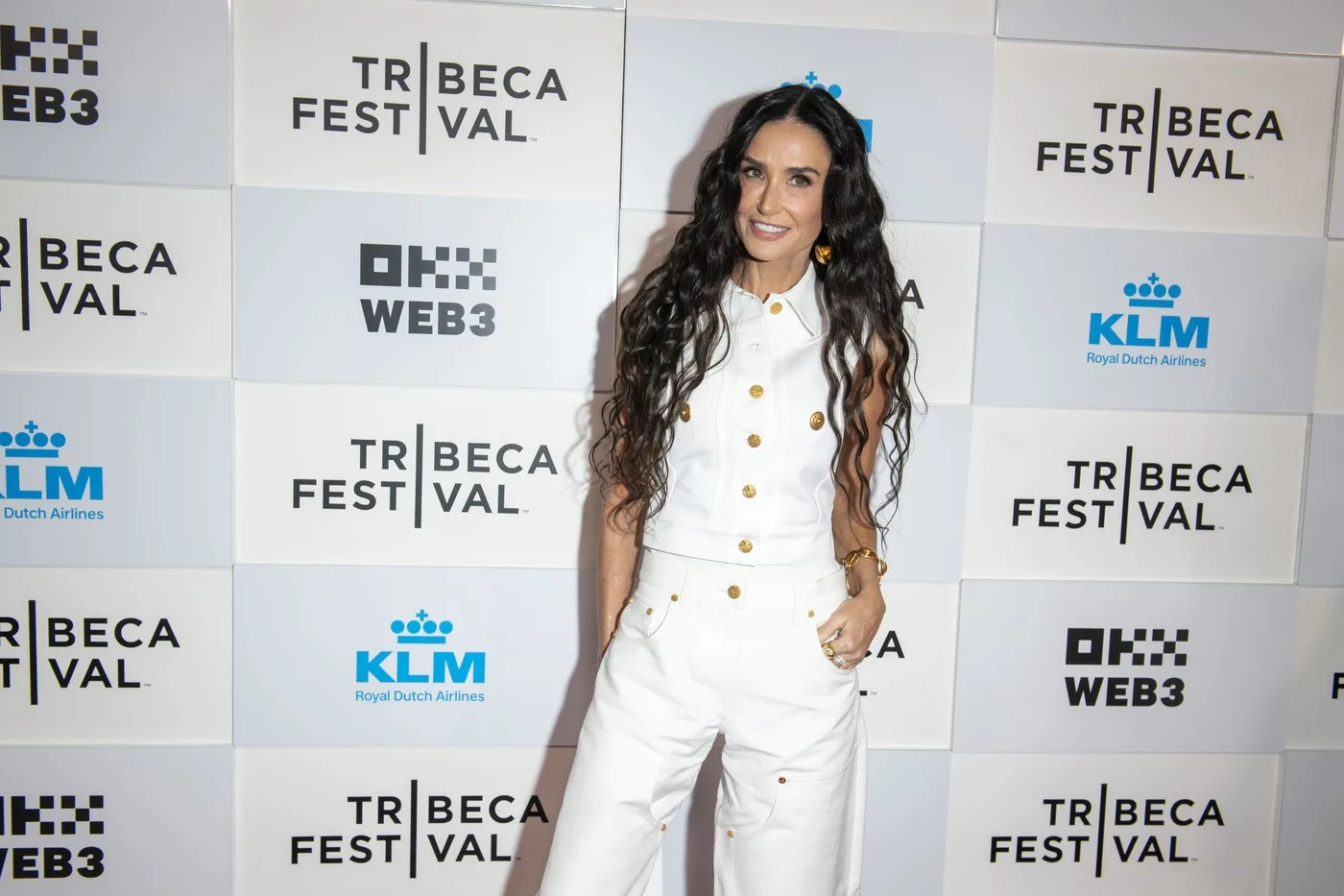 Demi Moore nosi jedine tenisice dostojne crvenog tepiha: Zlatni detalj je spektakl