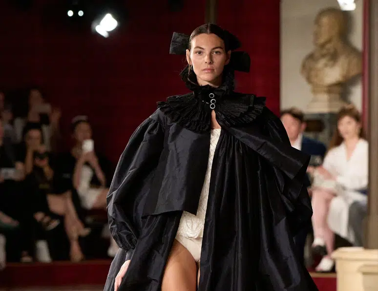 Sedmica visoke mode u Parizu: Chanel se inspirisao Operom, Armani revija sa biserima