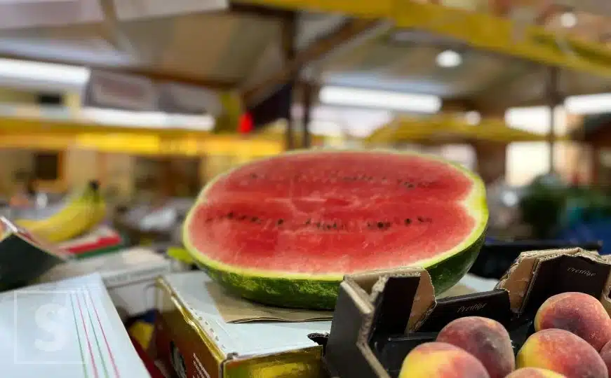 Cijelu sedmicu svaki dan jela lubenicu: Otkrila kakve su joj se promjene dogodile