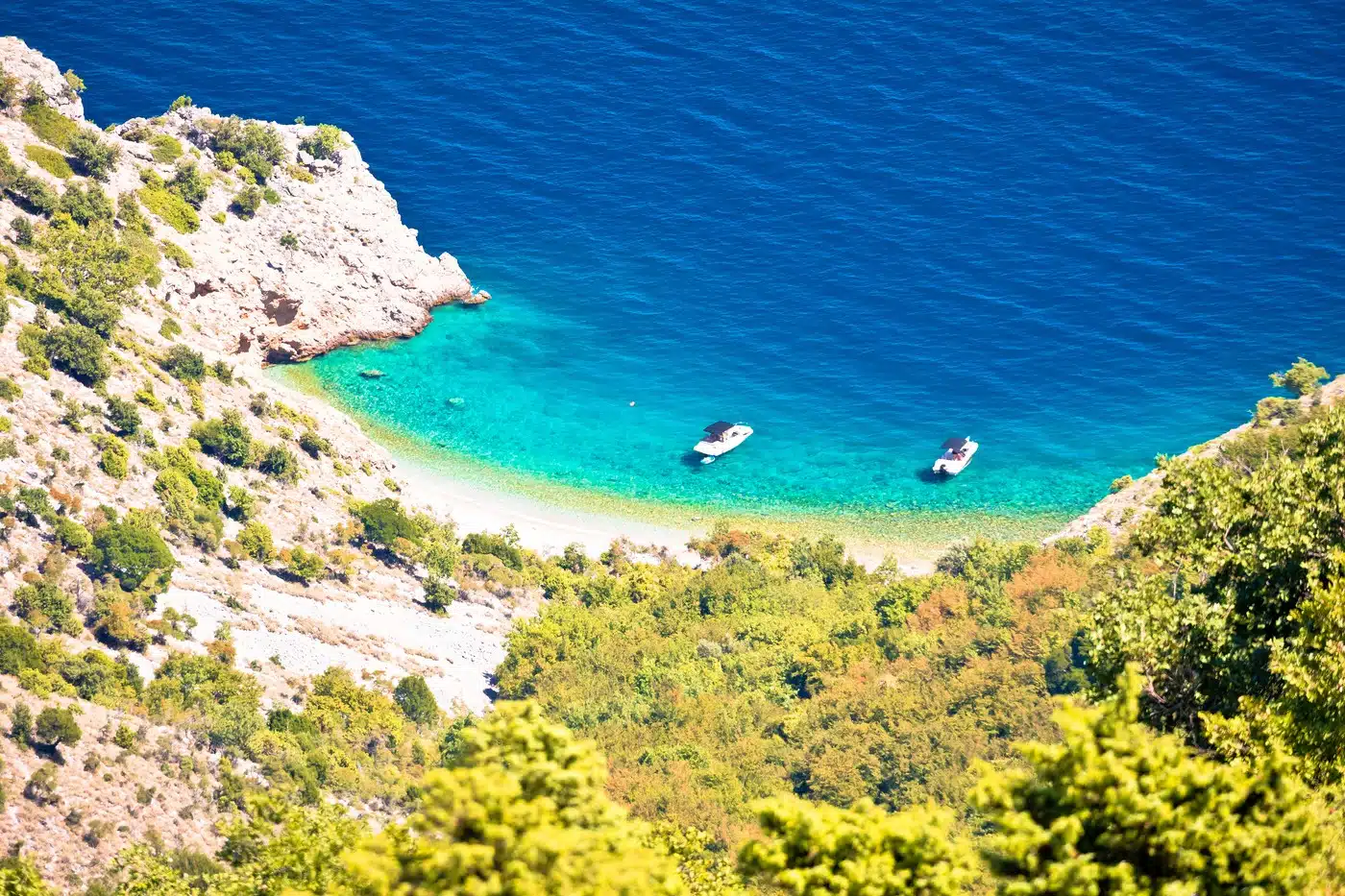 Daleko od civilizacije, okruženi netaknutom prirodom: Skrivene plaže u Hrvatskoj koje trebate posjetiti.