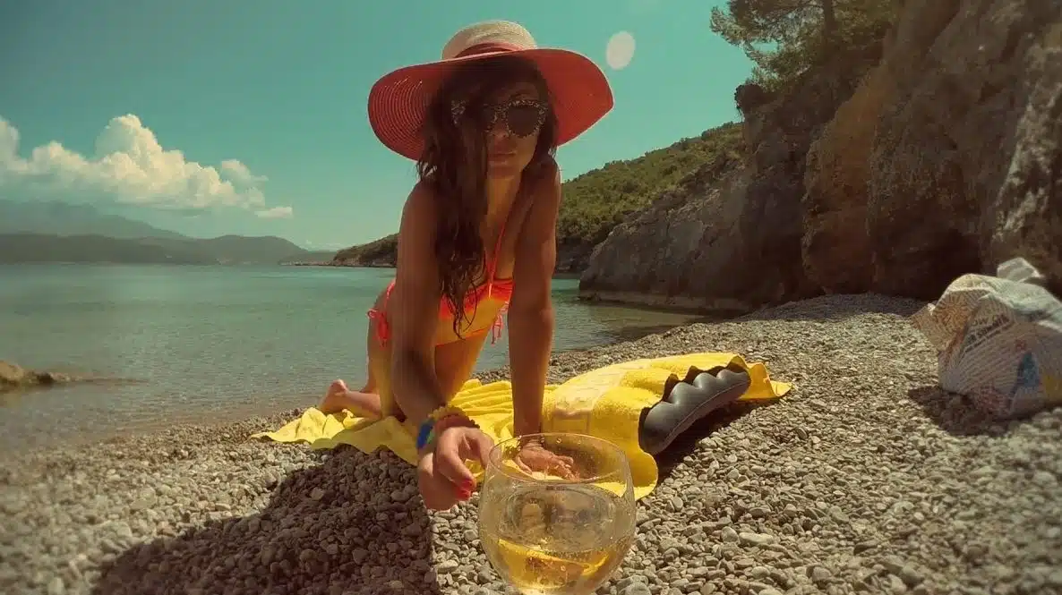 Imamo odgovor na poznato pitanje – “Plivaš li se”: Plaža iz kultnog videa danas izgleda odlično, a kako je doseći?
