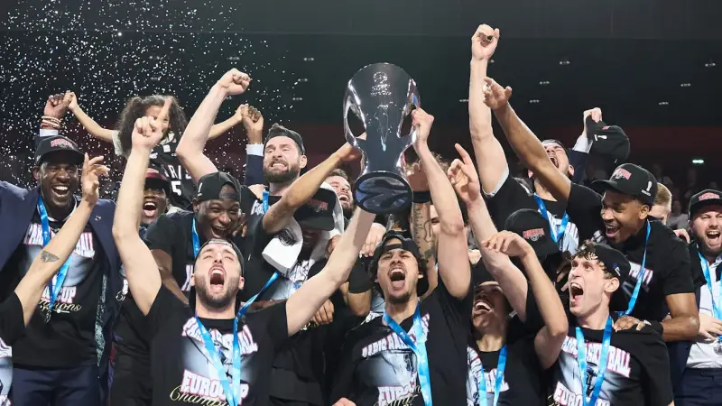 PRVA ZVIJEZDA EL RIVALA SE POJAVILA: U Parizu stigla dva velika pojačanja (FOTO)