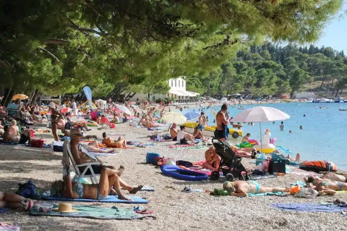 Zašto turisti u Hrvatskoj nose ocat na plažu? Problem postaje