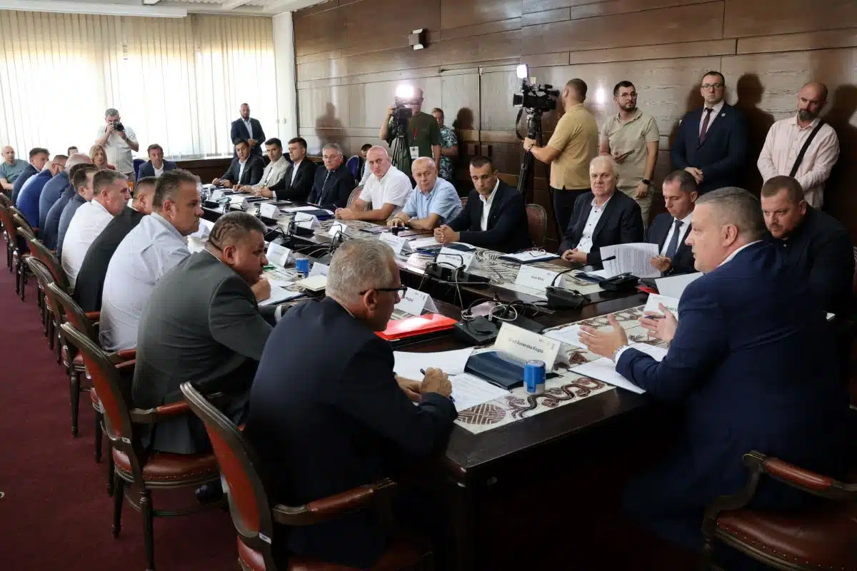 Ministar Mijatović dodijelio ugovore za dodatnih 233 korisnika poticaja – Poslovne novine