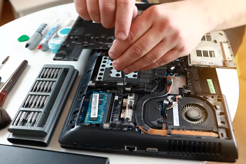 instaliranje diska u laptop