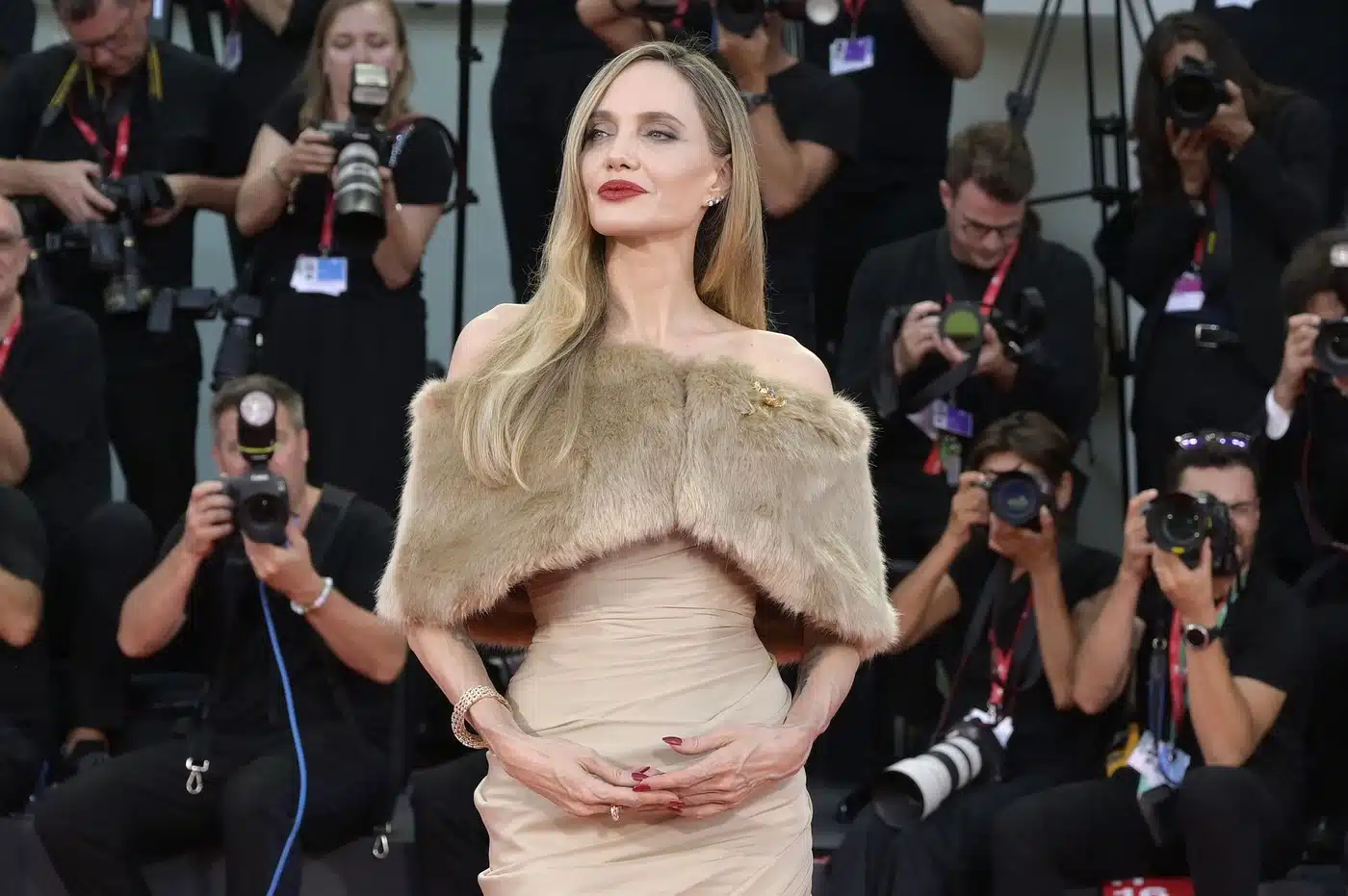 Angelina Jolie je dobila osmominutni pljesak u Veneciji, a onda je zaplakala: Cijeli svijet danas priča o njenom nastupu