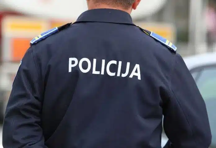 Drama u Blagaju: Šest osoba napalo mladića, oduzeli mu majicu