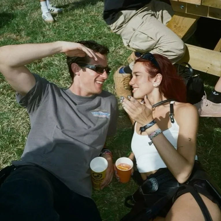 Dua Lipa prvi put dovela dečka, britanskog glumca, na Kosovo