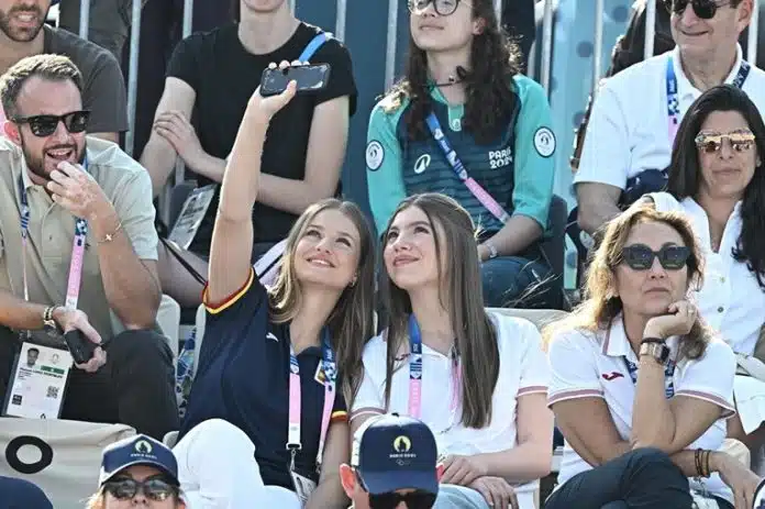 Kćerke španskog kralja su osvojile Pariz: Simpatičan trenutak oduševio mnoge