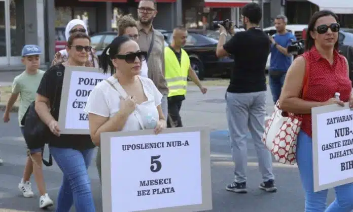 Mirna protestna šetnja uposlenika Nacionalne i univerzitetske biblioteke BiH u