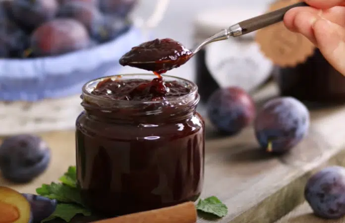 PEKMEZ OD ŠLJIVA KOJI IDE UZ SVE: Jednostavan recept za