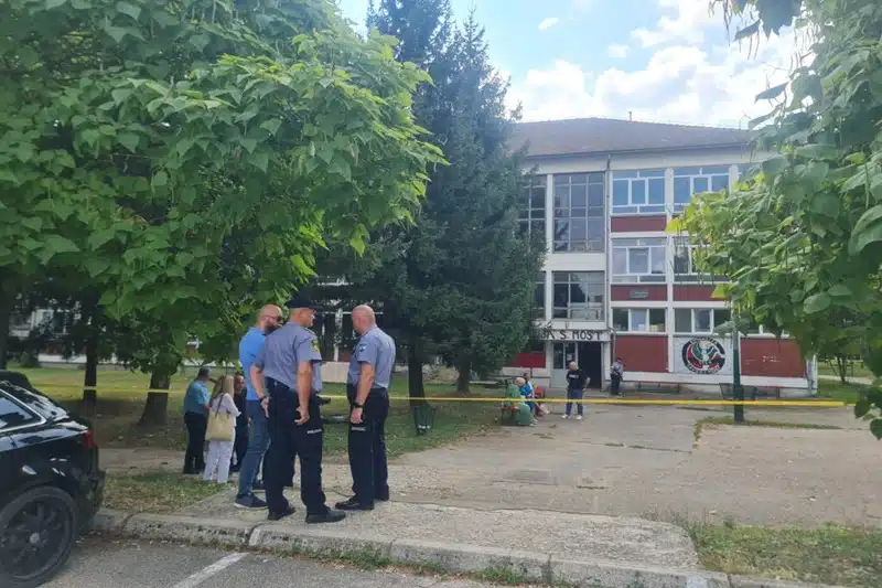 Policija i zvaničnici USK se obratili medijima: U trenucima masovnih ubistava u školi prisutni su bili i učenici