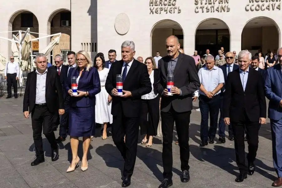 SRAMOTNI SKUP U MOSTARU POČEO HIMNOM HRVATSKE: Proslavljena godišnjica osnivanja zločinačke paradržave Hrvatske Republike Herceg-Bosne