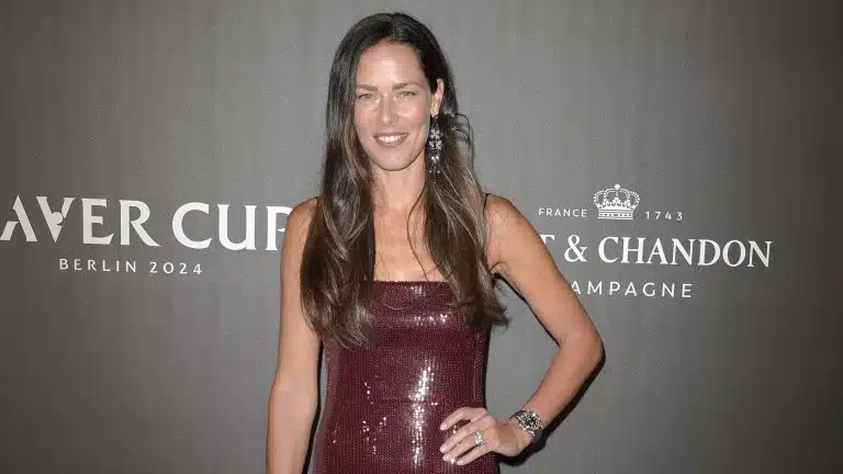 Ana Ivanović zasjala u bordo haljini u Berlinu, dok je snimala s Federerom: Pogledajte video naše bivše teniserke