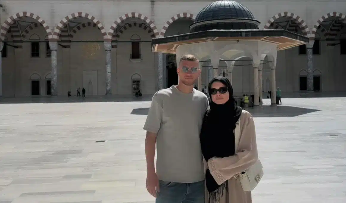 Džeko i Amra u Plavoj džamiji u Istanbulu: Fotografija koja je oduševila pratitelje