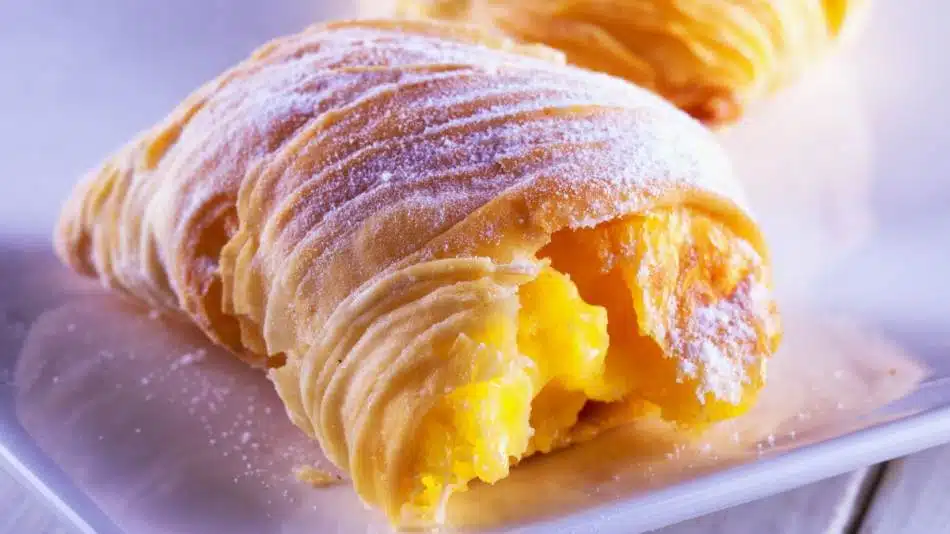 Italijansko slatko pecivo punjeno raskošnim filom, savršeno uz kafu