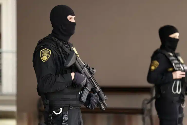 FUP uhapsio 15 osoba zbog korupcije u Autocestama FBiH, tri osobe nedostupne policiji