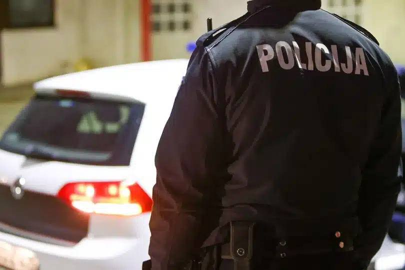 14-godišnji dječak ubio je nožem policajca i teško ranio drugog u BiH
