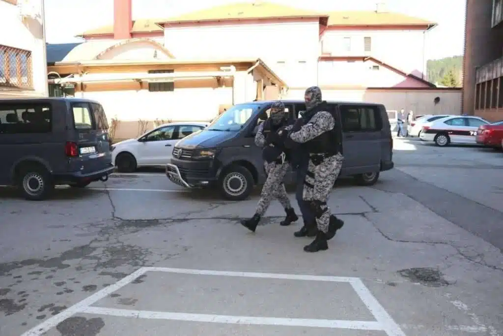 Osam osoba privedeno u Bosanskoj Krupi i Bihaću zbog terorističkog napada na policijsku postaju