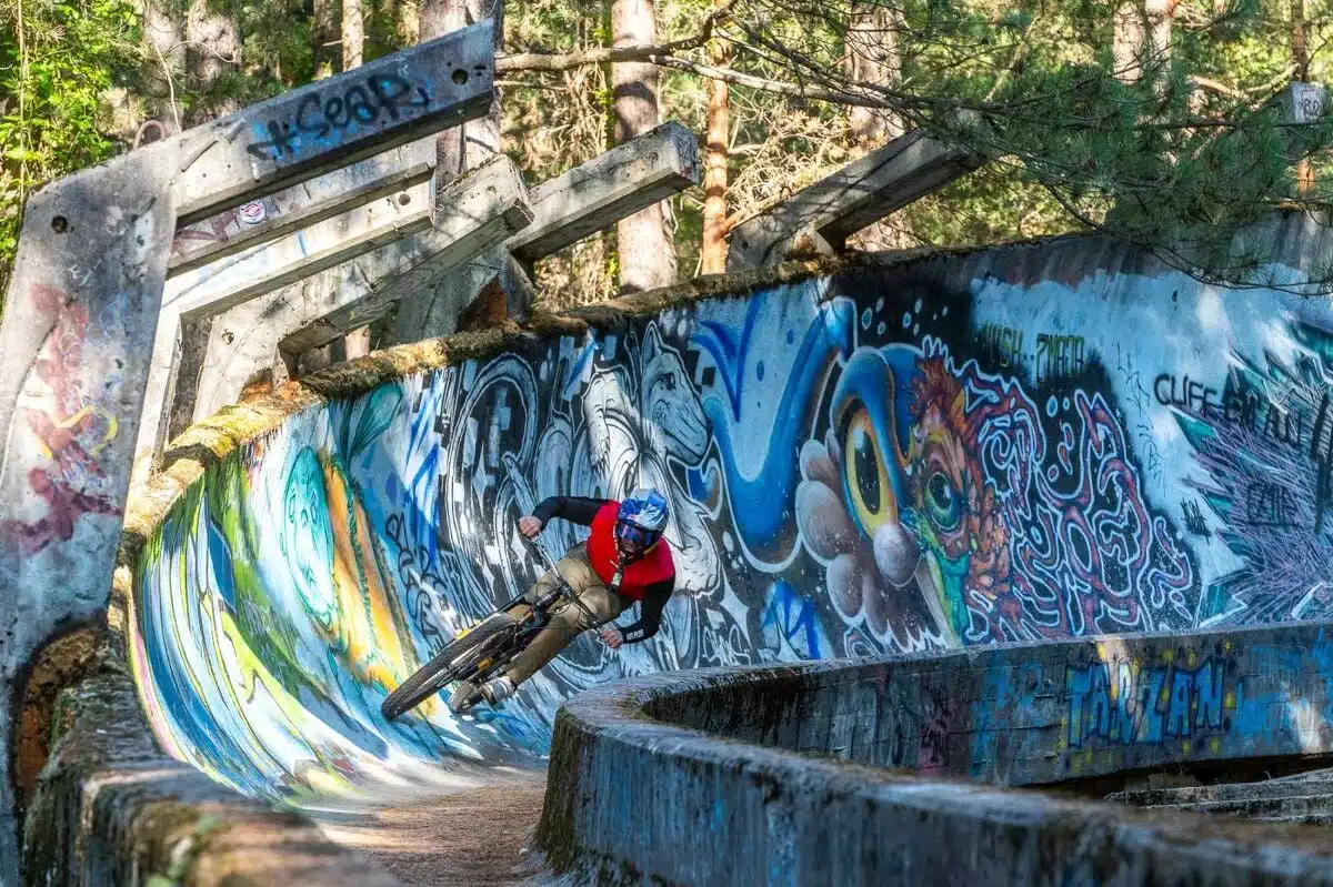 Matt Jones posjetio Sarajevo i vozio se niz bob stazu na Trebeviću
