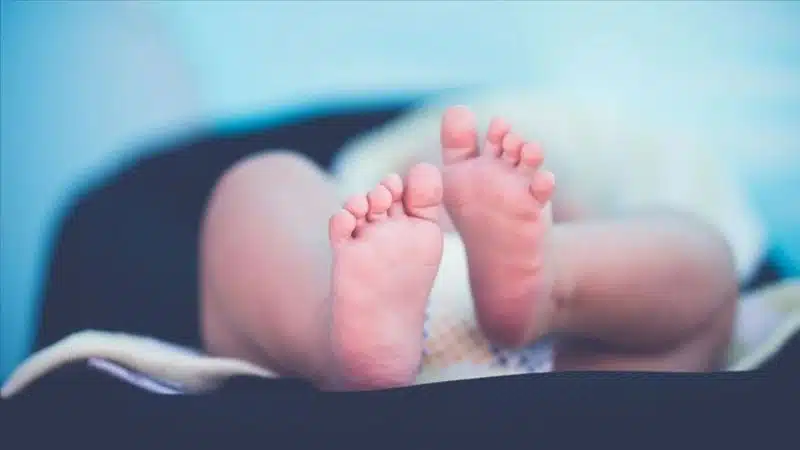 Očev prodaja bebe radi kockanja na internetu