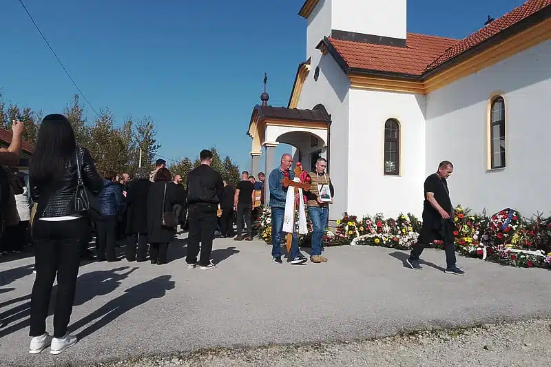 Policajac Ozren Maran, ubijen u terorističkom napadu, sahranjen u Bosanskom Novom.