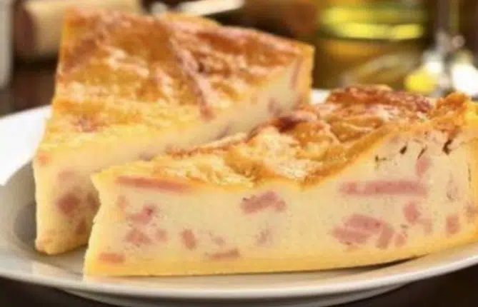 Priprema lagane večere: Brza pita sa sirom i šunkom