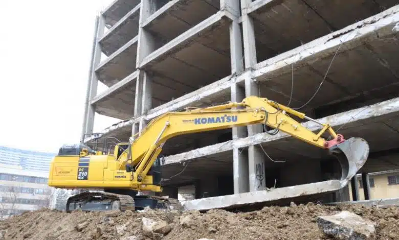 (FOTO) Počelo uklanjanje objekta u ulici Kolodvorska:  Preduslov za izgradnju nove zgrade MUP-a KS