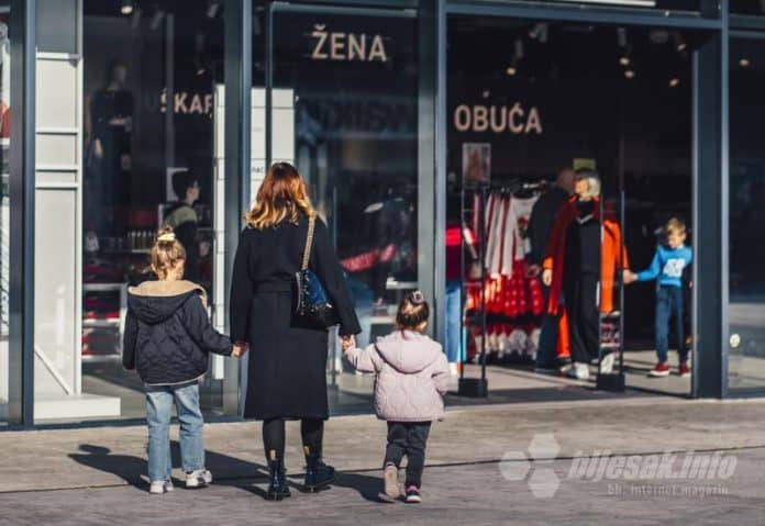 Inspekcija u mostarskom tržnom centru: Posjetitelji došli da kupuju –